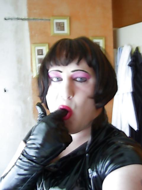 25P Master's tranny slut Vicky