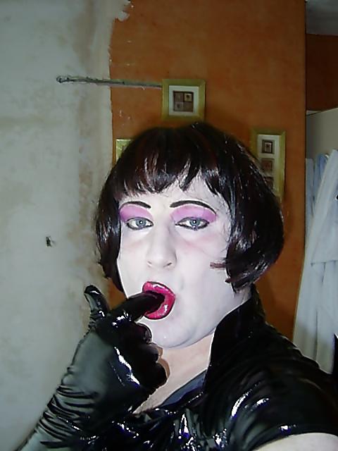 25P Master's tranny slut Vicky