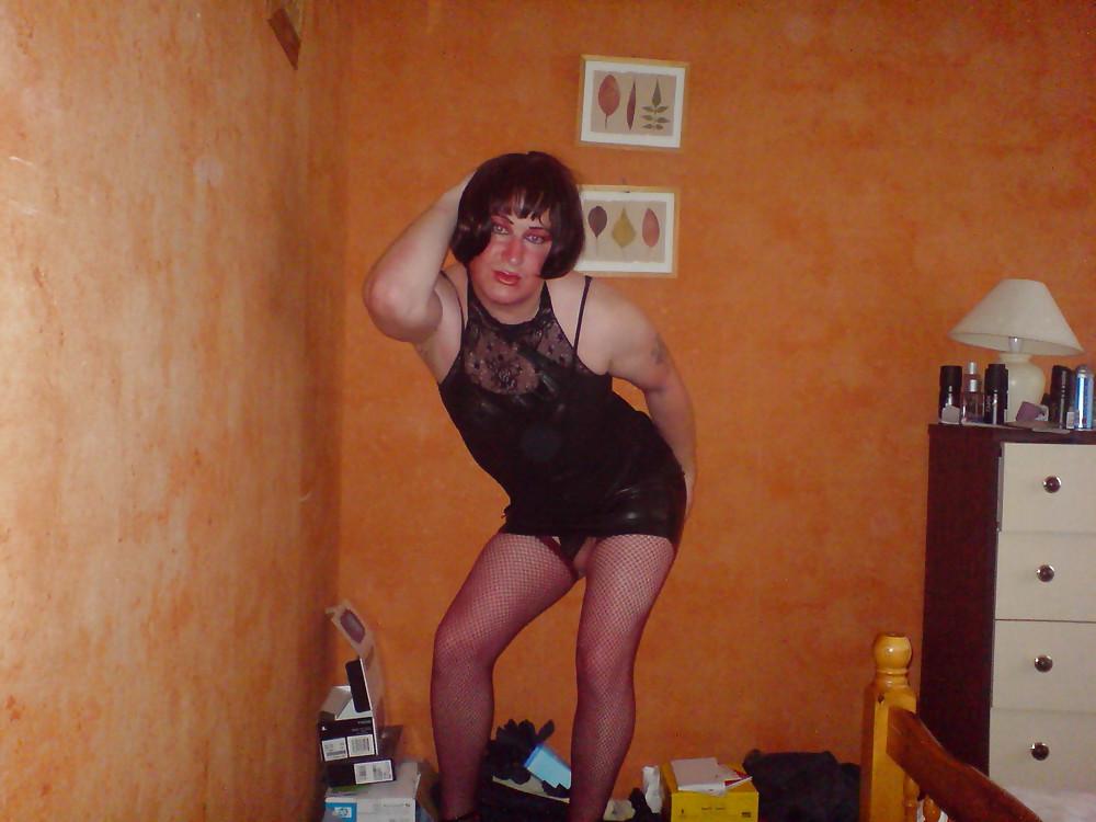 25P Master's tranny slut Vicky