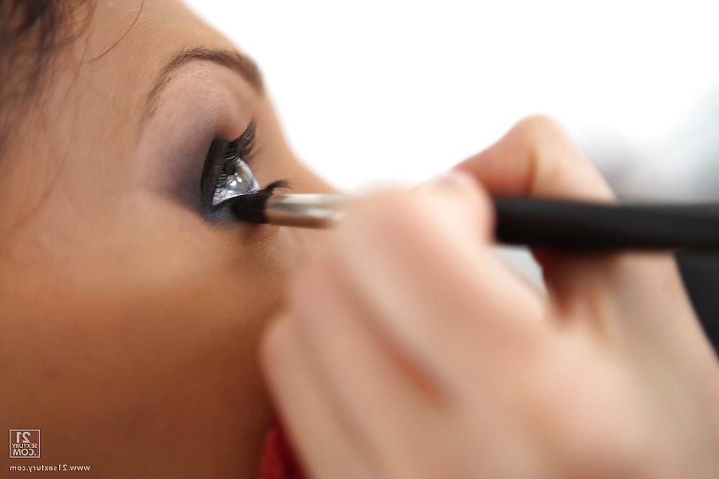 16P Intimate backstage shots of a stunning pornstar Aletta Ocean