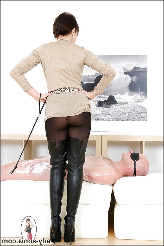 15P Kinky mature femdom torturing her mumm