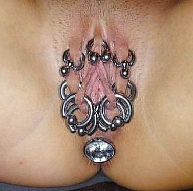 18P PIERCED PUSSY !!