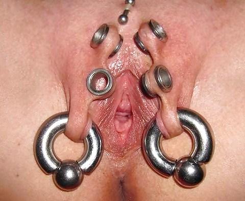 18P PIERCED PUSSY !!