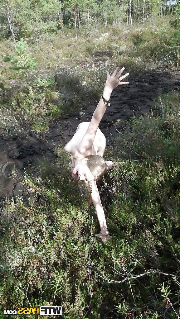 16P Outdoor posing with marvelous teen babe showing her ass in woods