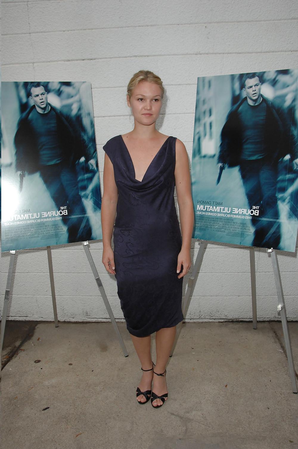 25P Julia Stiles collection