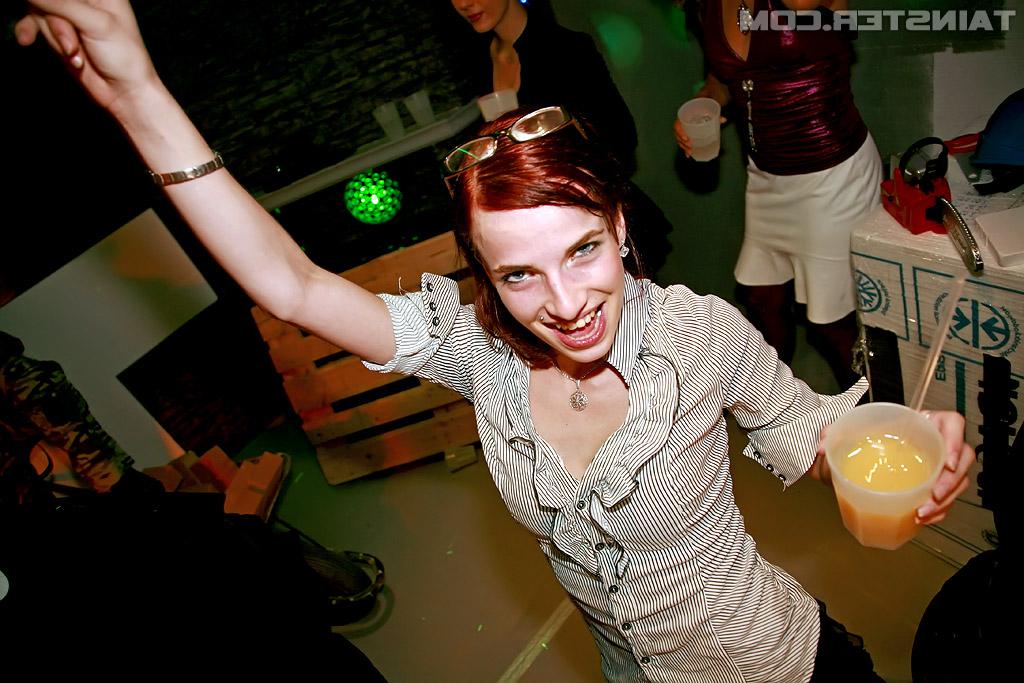 16P Lecherous european party sluts have some cock gobbling and pussy licking fun
