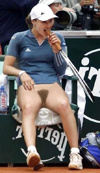 25P Tennis women nude on court fake