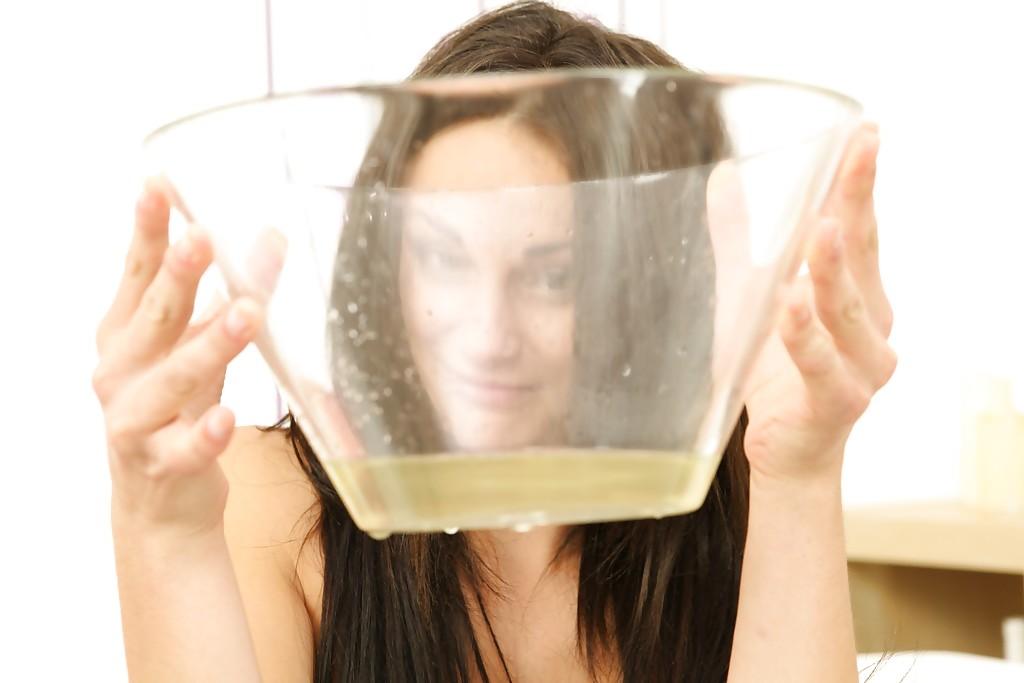 16P After rubbing her cunt Sweet Quincy squatted and pissed in a bowl
