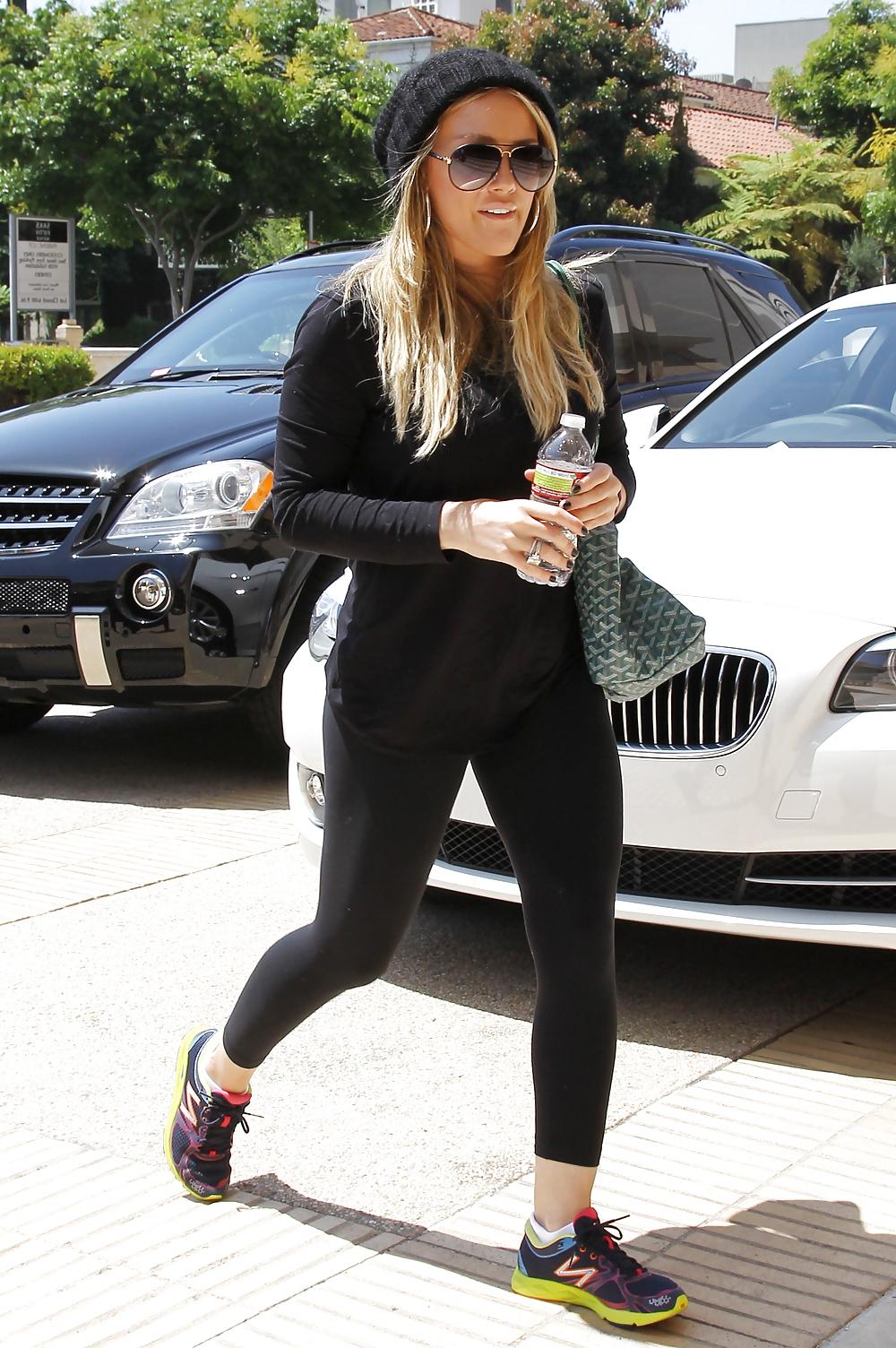 25P Hilary Duff booty in tight pants at Barneys in Beverly Hills