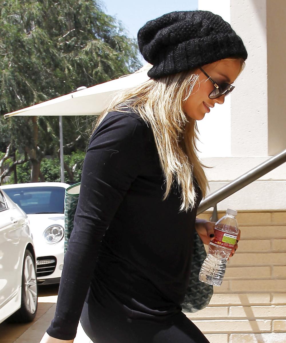 25P Hilary Duff booty in tight pants at Barneys in Beverly Hills
