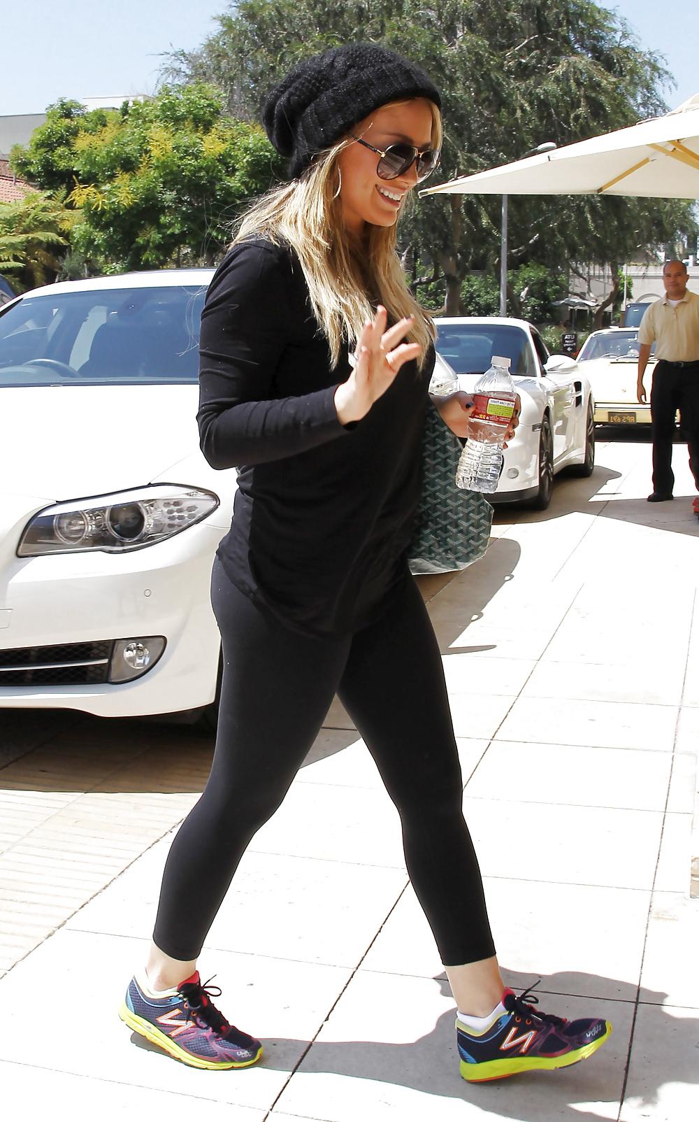 25P Hilary Duff booty in tight pants at Barneys in Beverly Hills