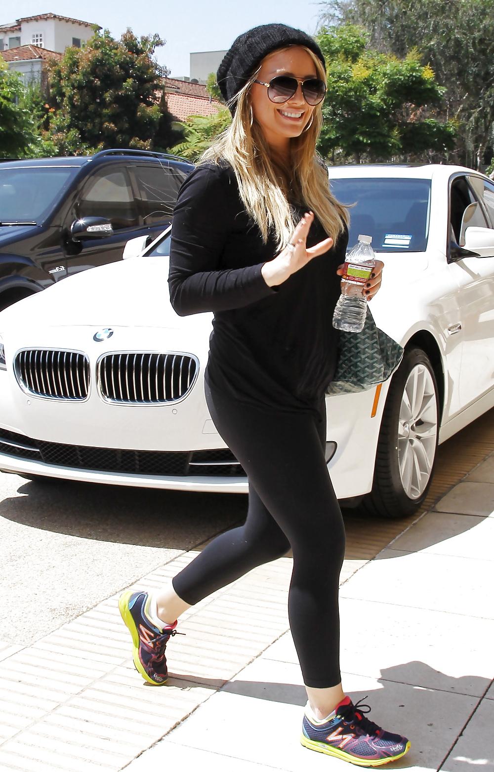 25P Hilary Duff booty in tight pants at Barneys in Beverly Hills