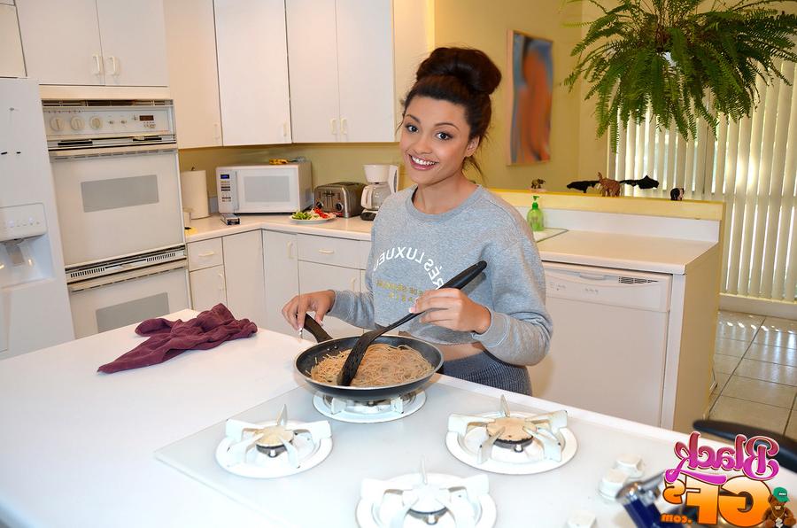 12P Mixed race chick looses big booty from spandex pants and thong in kitchen