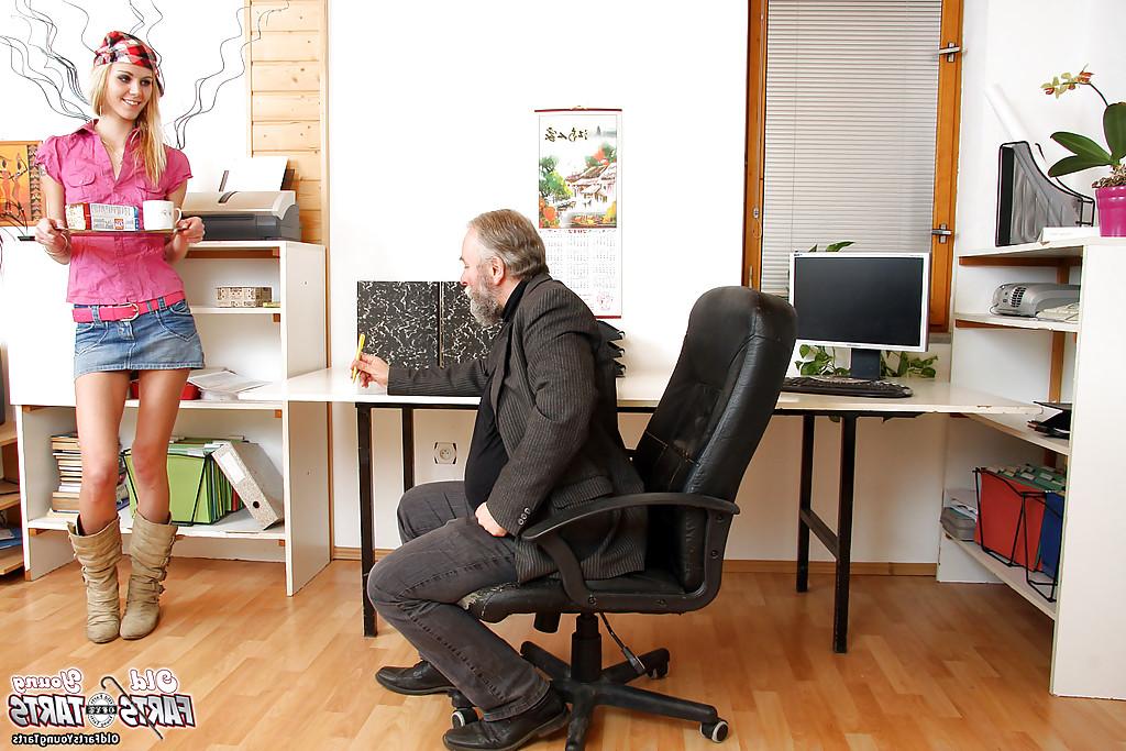 16P Slender young blonde secretary has office fuck with nasty oldman