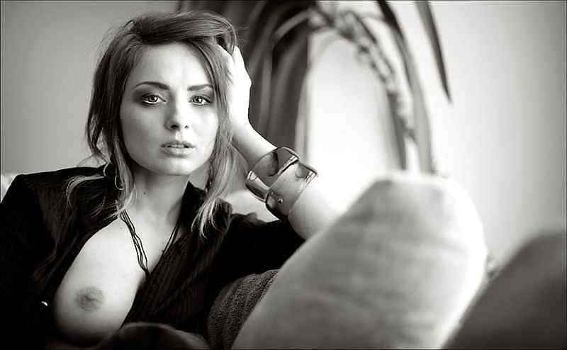 25P Black And White Erotic,By Blondelover.