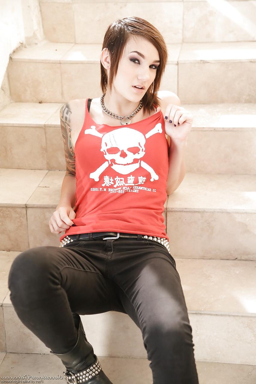 15P Tattooed erotic model Nikki Hearts undressing to pose naked on front steps