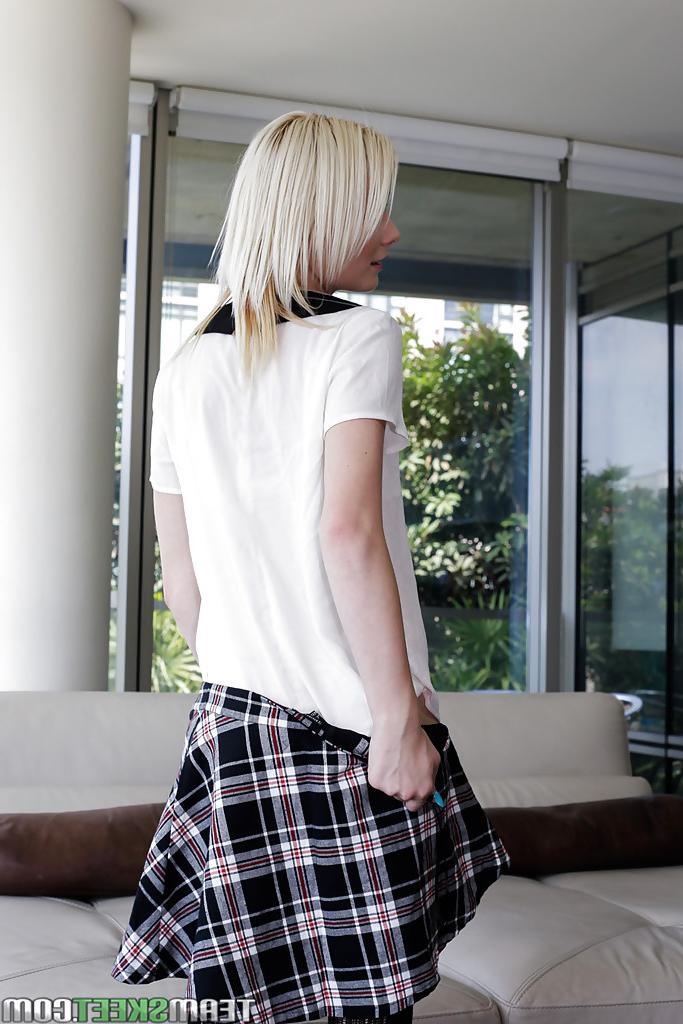 16P Teen blonde Maddy Rose shows off her good juicy booty in the bed