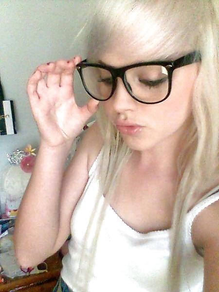 10P Cute Emo Girls