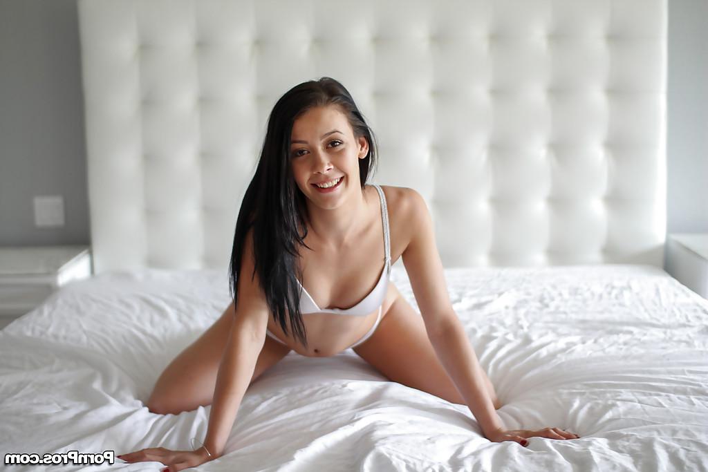 16P Teenager Alaina Kristar shows off her awesome juicy booty on cam