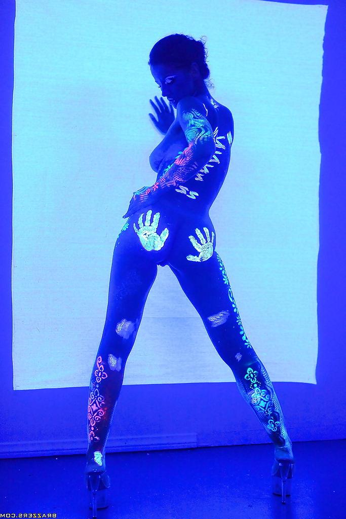 16P Angel Dark has her sexy booty and tits prettified with glowing bodyart