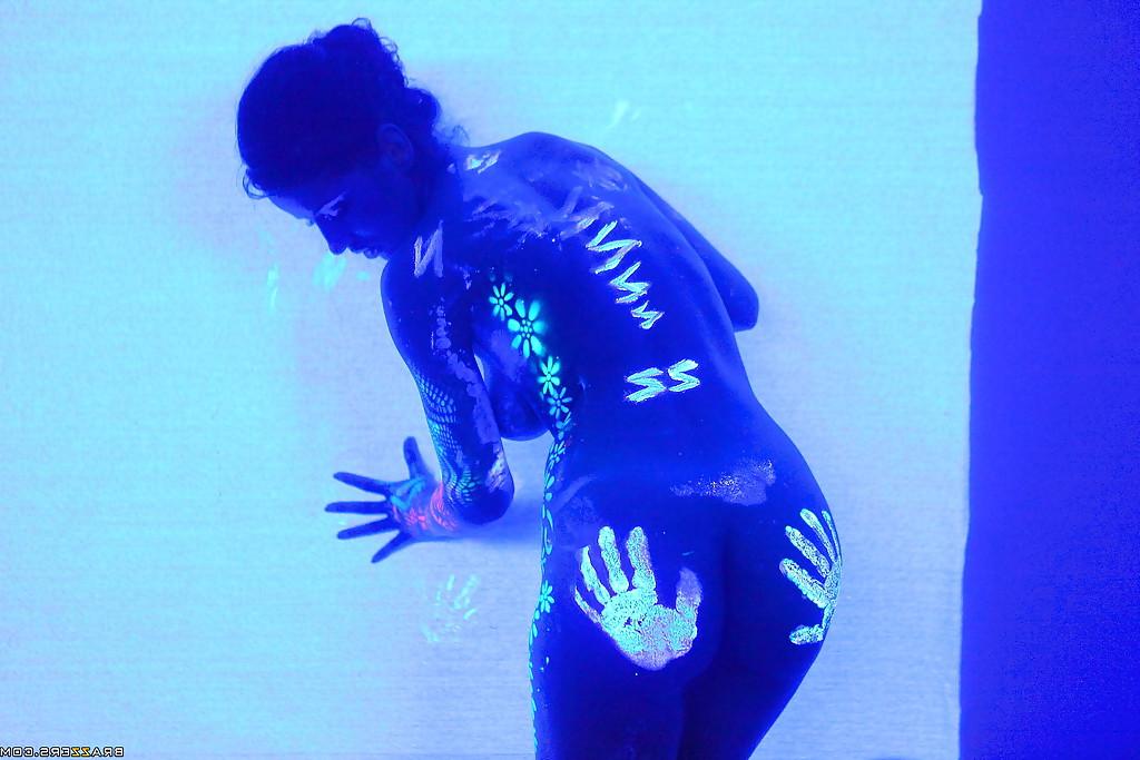 16P Angel Dark has her sexy booty and tits prettified with glowing bodyart