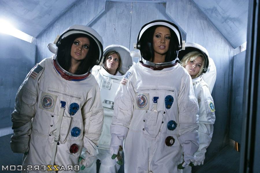16P Jayden Jaymes and Audrey Bitoni explore outer space and a huge cock