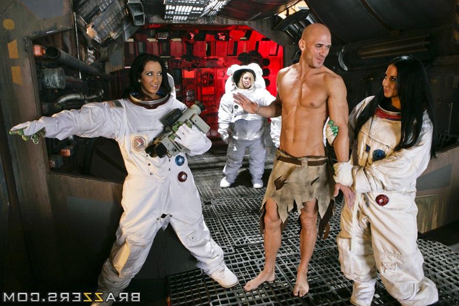 16P Jayden Jaymes and Audrey Bitoni explore outer space and a huge cock