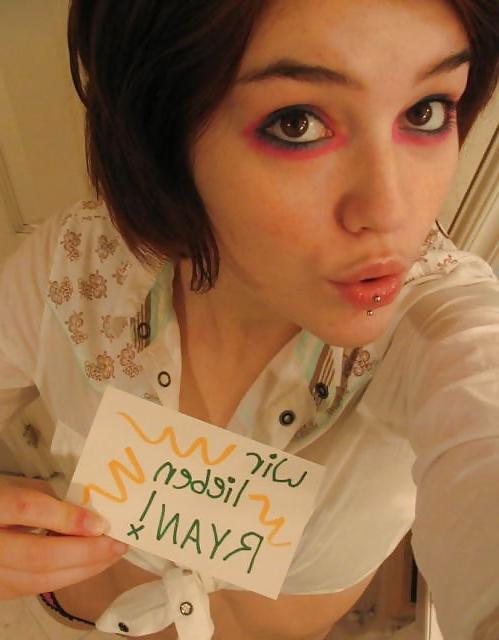 25P Stunning emo girl