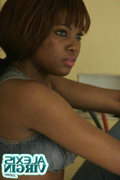 16P Pictures of Alexis Virgin exposing her big boobs