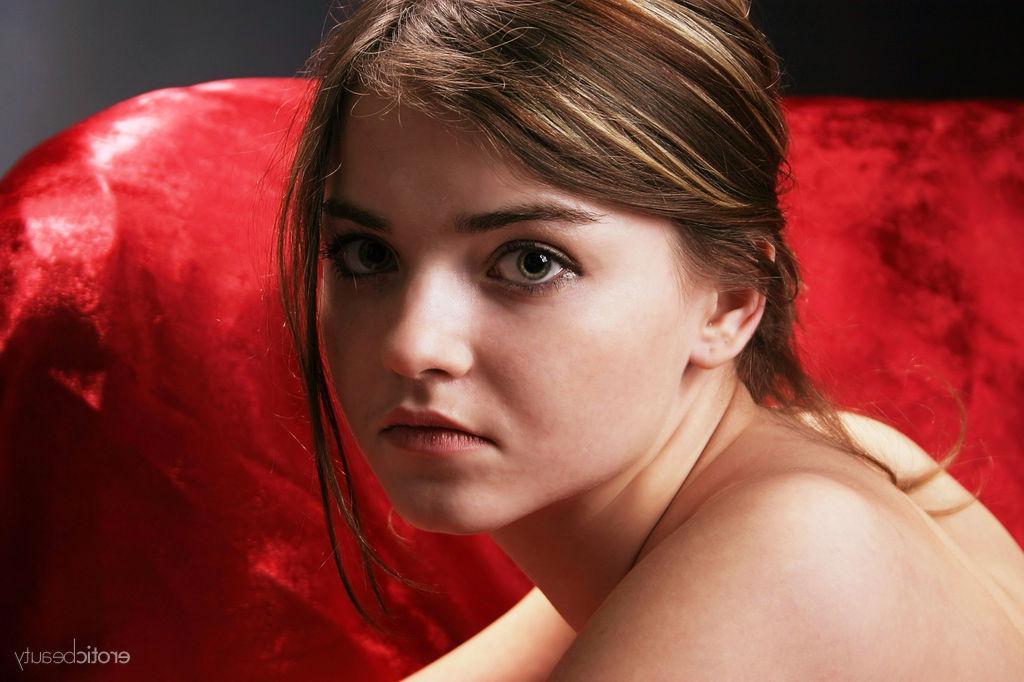 16P Brunette girl Alice Kiss strips completely naked to display her tight nude body