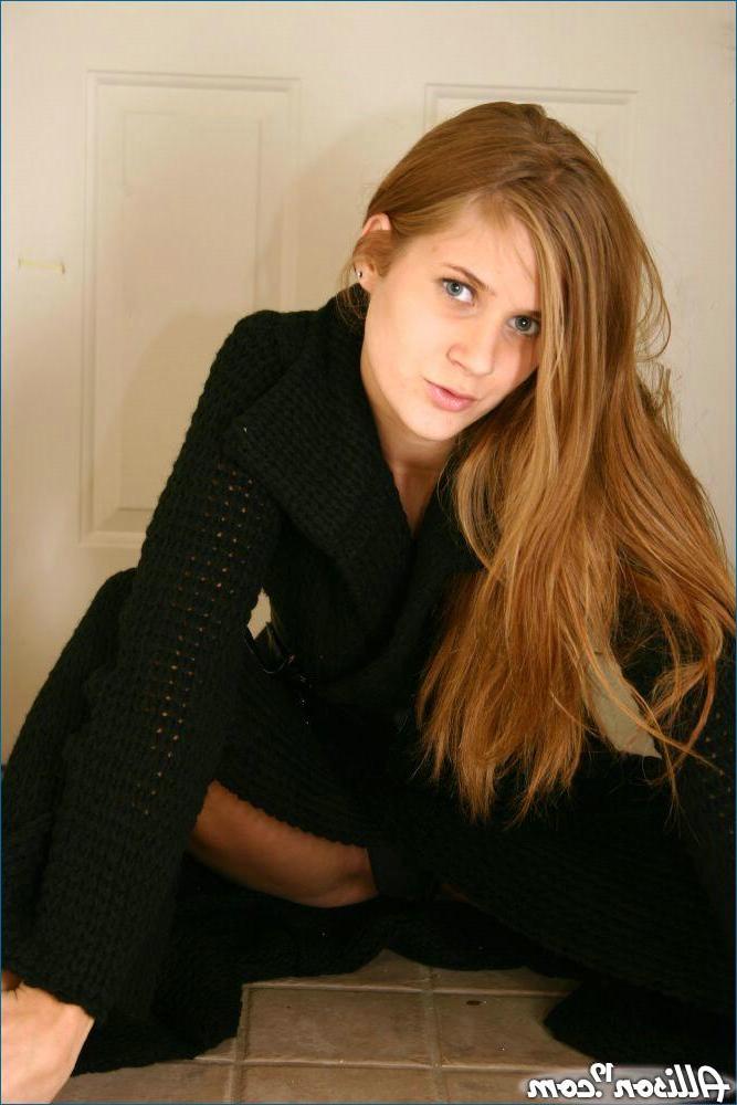 16P Pictures of teen babe Allison 19 getting all naked just for you