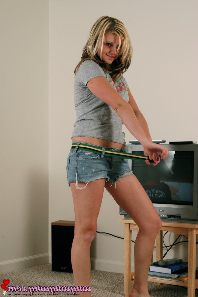 20P Pictures of Amy Amy Amy stripping down to a bikini
