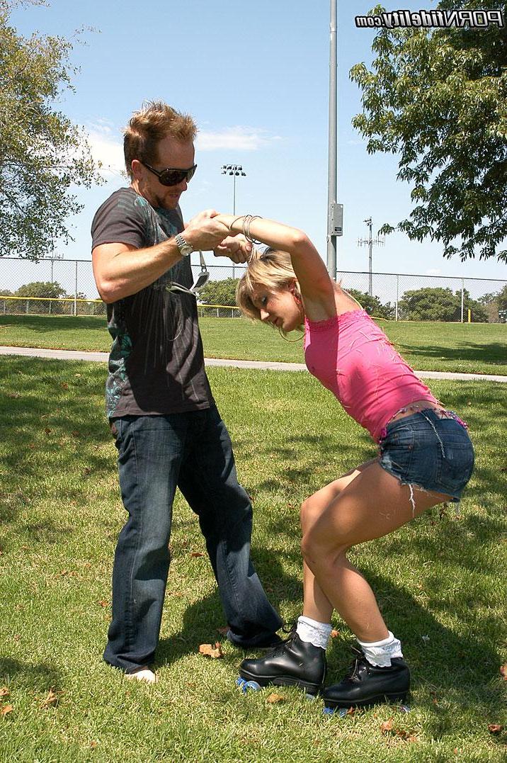 16P Amy Brooke meets a stranger roller blading and takes his cock up her ass