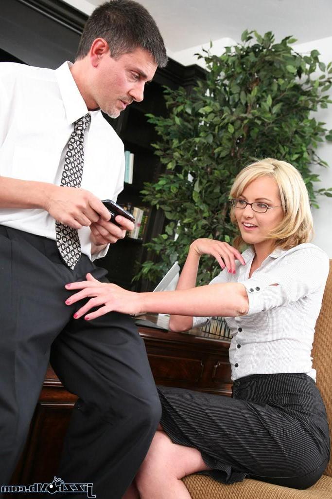 15P Hot intern Amy Moore fills her holes with her boss