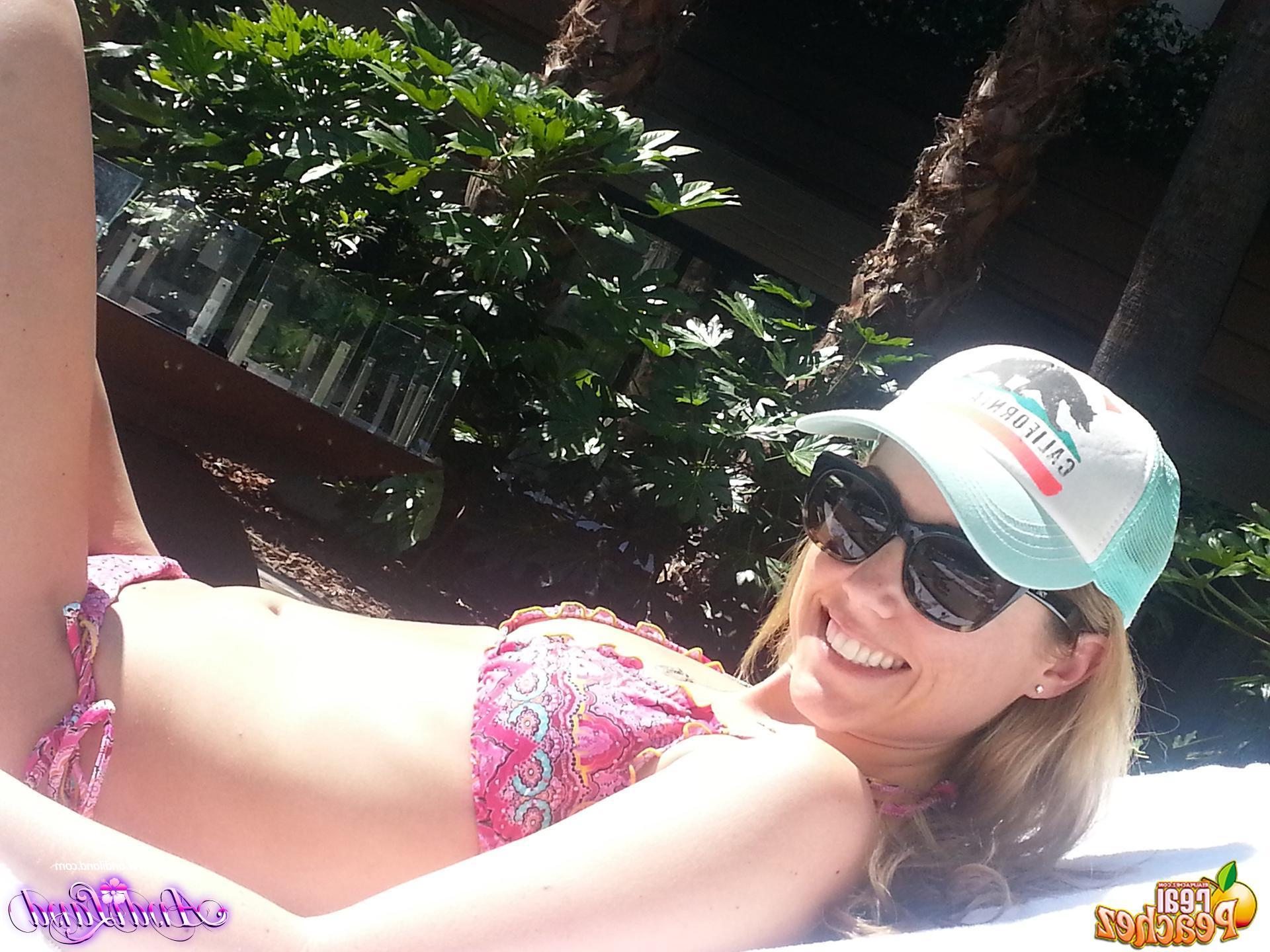 15P Andi Land and Sarah Peachez took a vacation to Vegas and share some of their pics