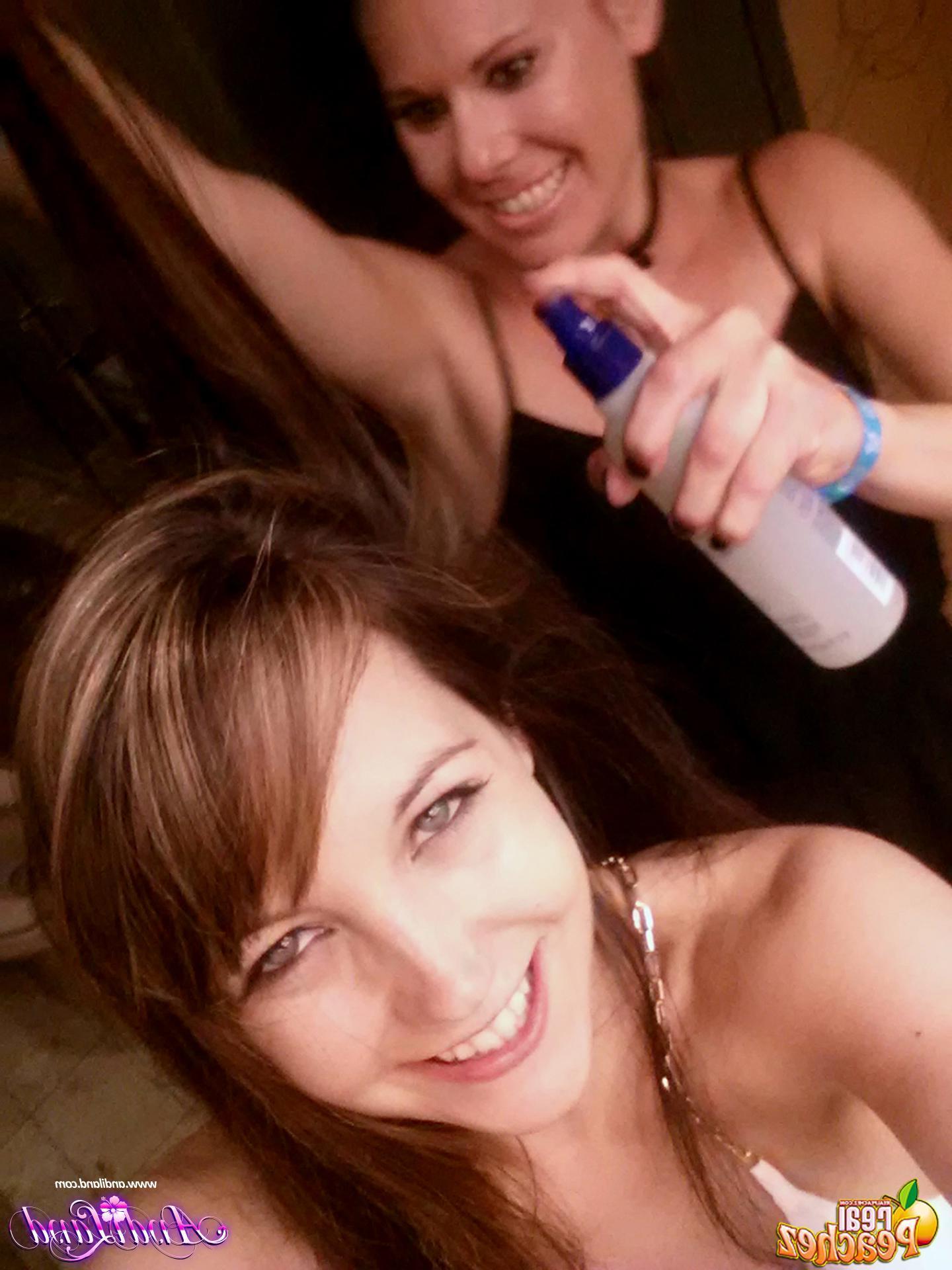 15P Andi Land and Sarah Peachez took a vacation to Vegas and share some of their pics