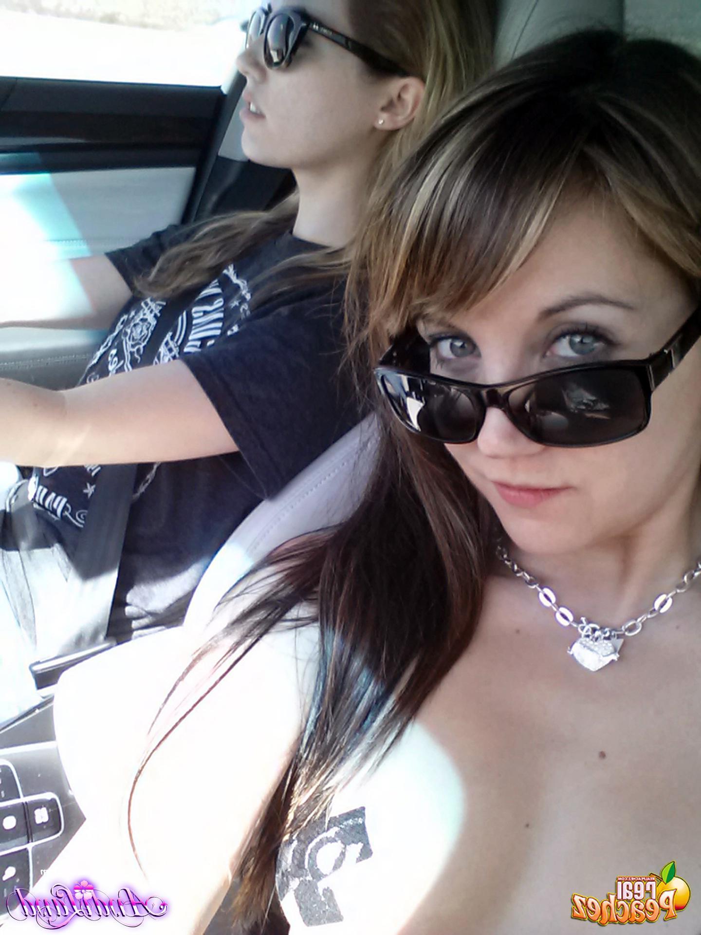 15P Andi Land and Sarah Peachez took a vacation to Vegas and share some of their pics