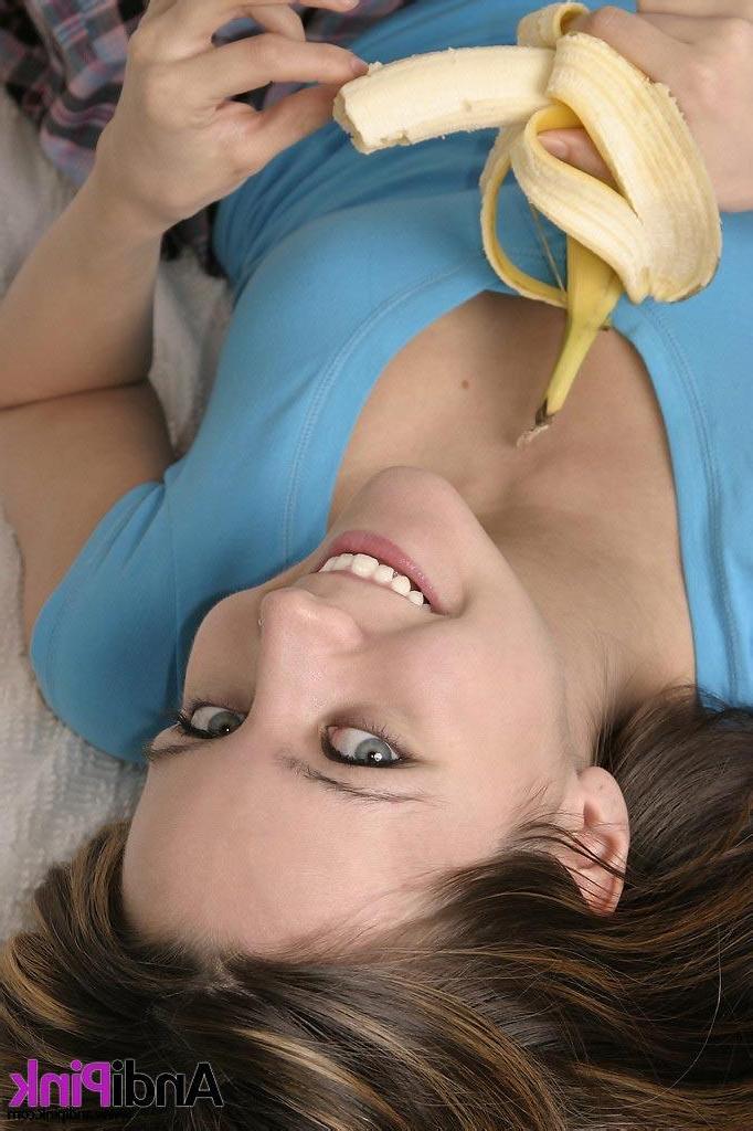 15P Andi Pink shows you the beautiful pussy that\'s up her skirt