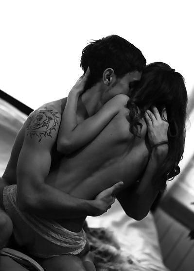 25P Erotic Sensual Kisses in Black&White - Session 3