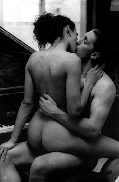25P Erotic Sensual Kisses in Black&White - Session 3