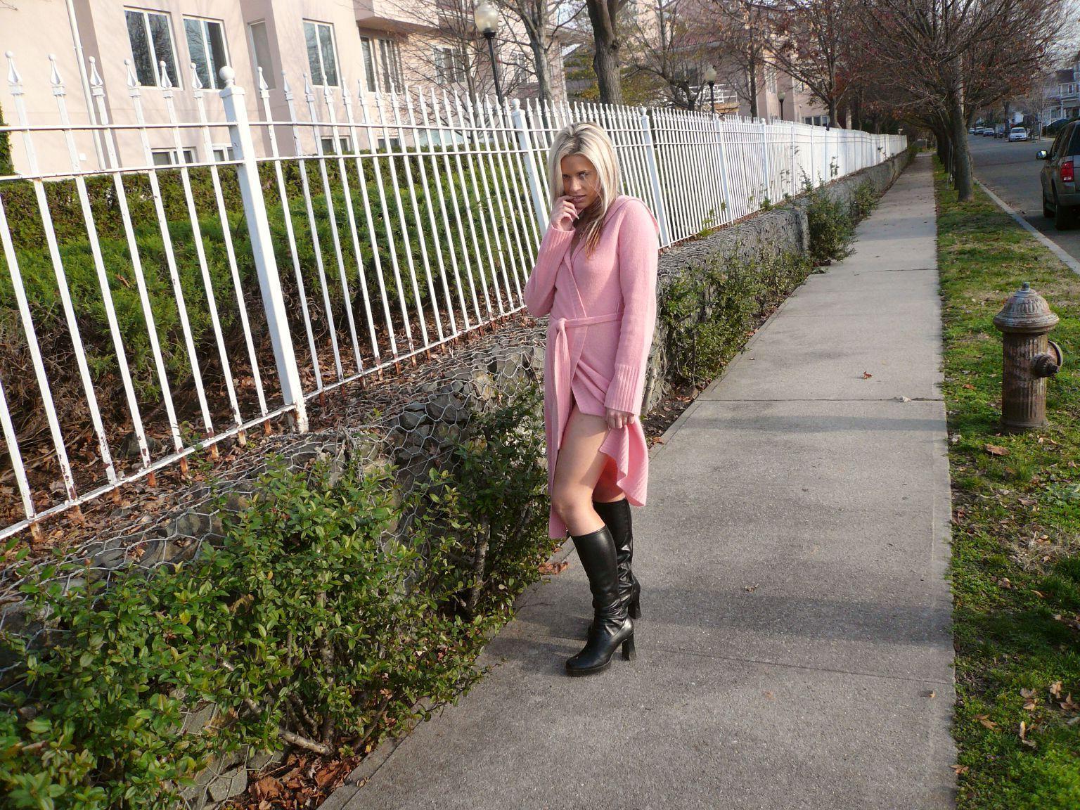 16P Ann Angel flashing her amazing nude body on a busy street