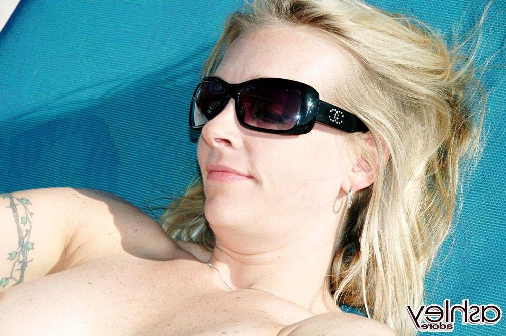 16P Pictures of Ashley Adore eating pussy in the back yard