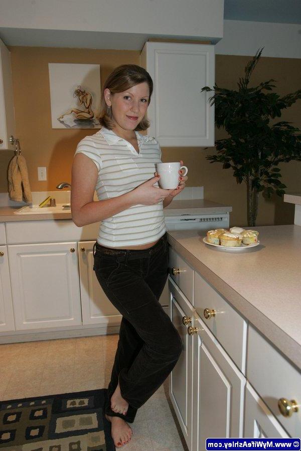 16P Pictures of Ashley Edmonds stripping for you