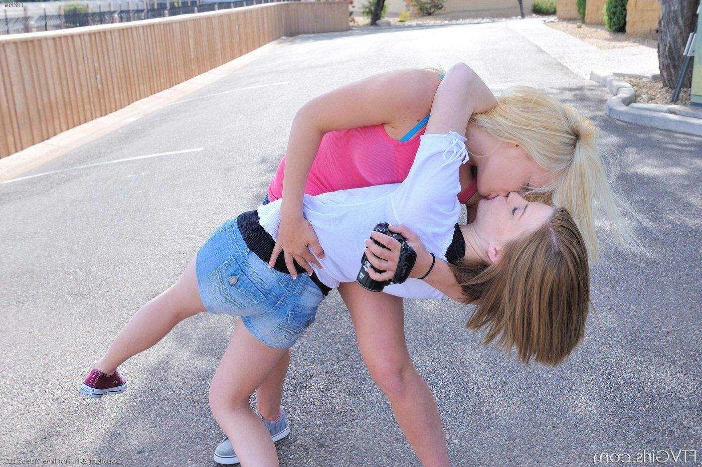 16P Pictures of Nikki and Aubrey eating each other outside