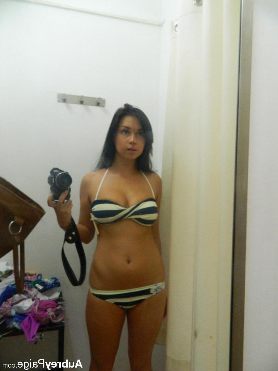 15P Hot teen Aubrey Paige shows her boobs in a mall changeroom