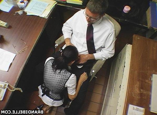 16P Pictures of Brandi Belle giving her boss pleasure