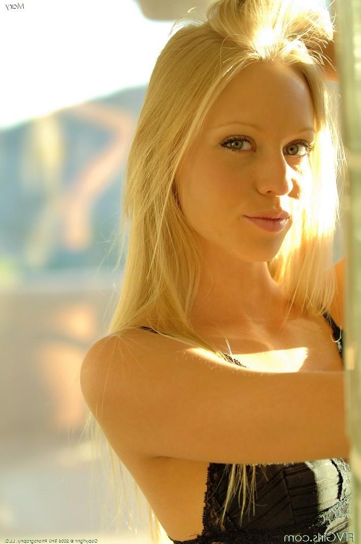 20P Pictures of Mary stripping naked for your pleasure