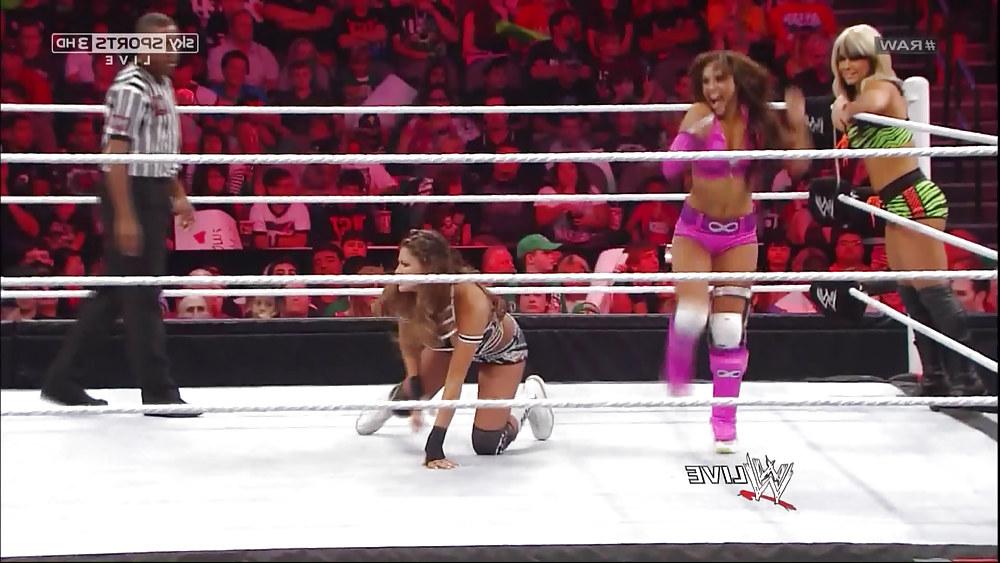 25P Eve Torres - WWE Diva mega collection 