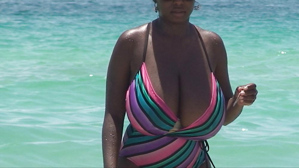 10P COME SEE BIG TITS, HUGE BOOBS, JUGGS