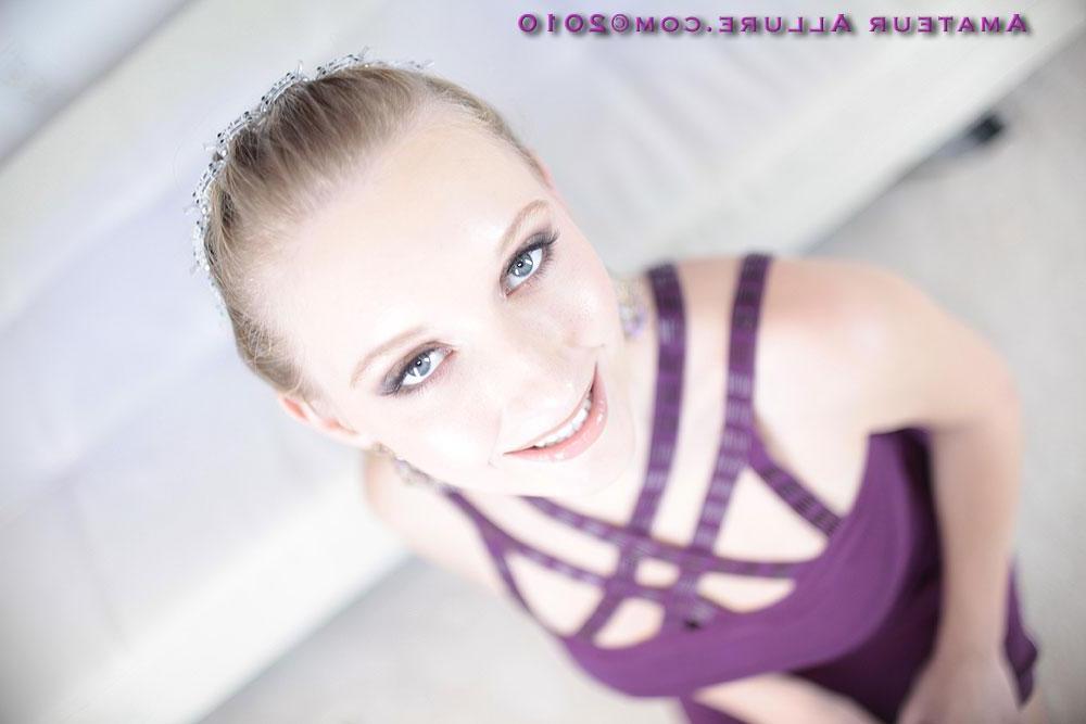 16P Sophisticated blonde teen spreads box blow cock eats cum